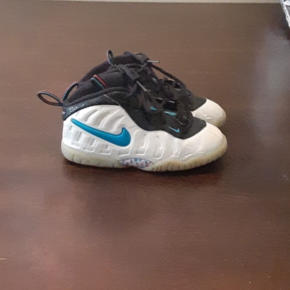 Nike - Picture 2 of 4